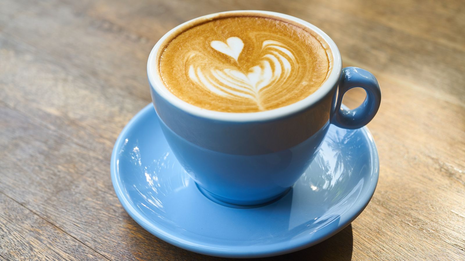 Qual a Melhor Cafeteira para Cappuccino 2026: Top 5 (Espresso e Cápsula)
