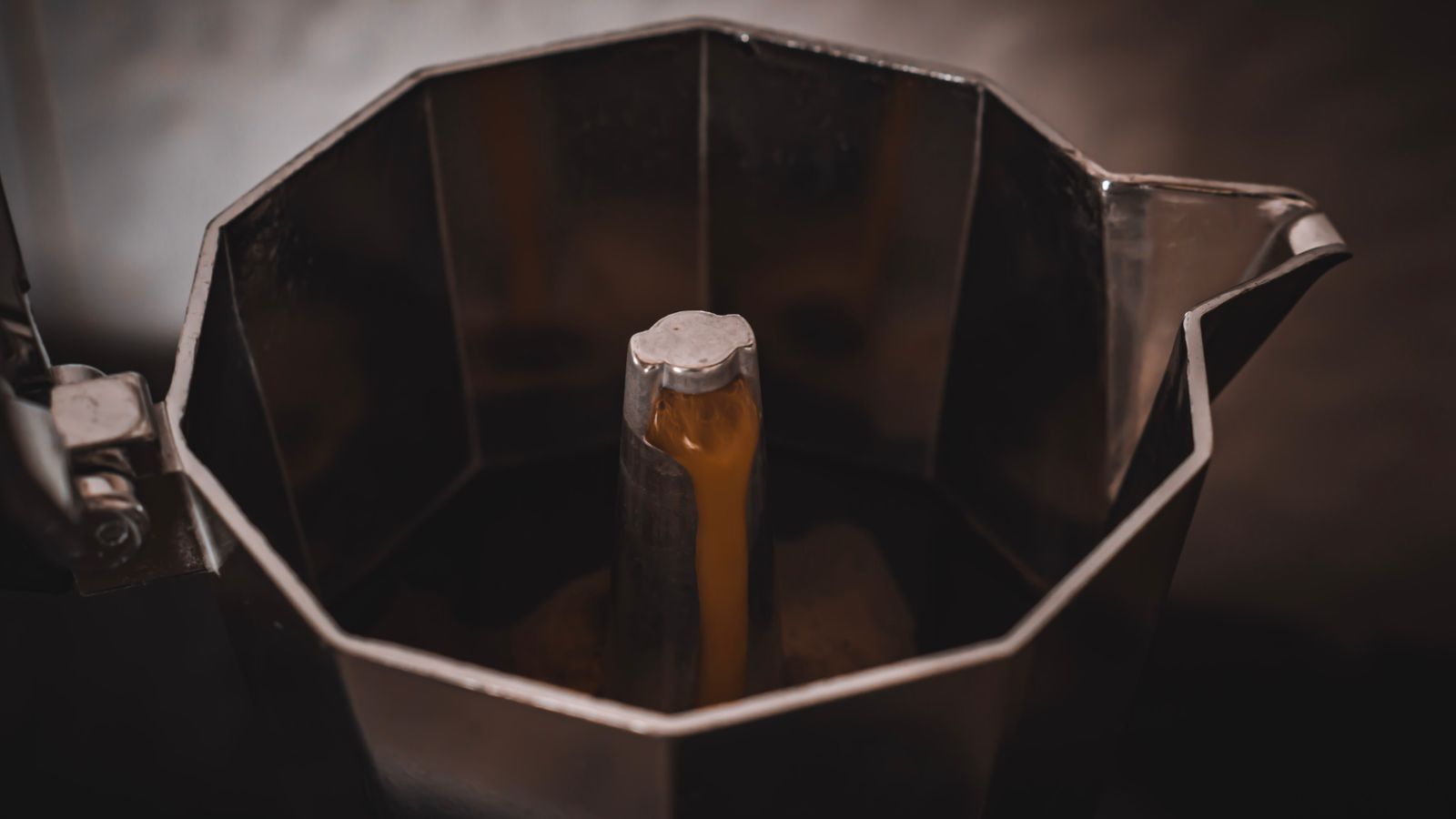 Cafeteira Italiana vs Prensa Francesa vs Espresso Manual 2026